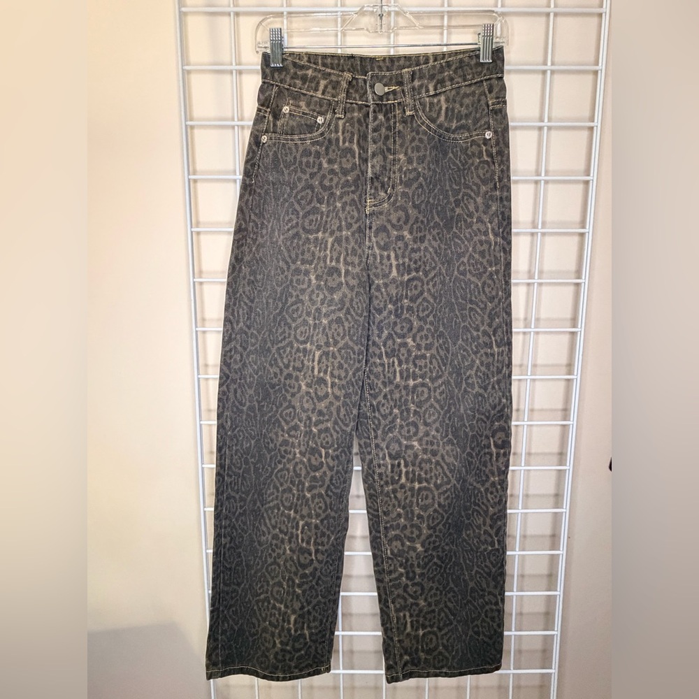 Leopard Print High-Waisted Jeans